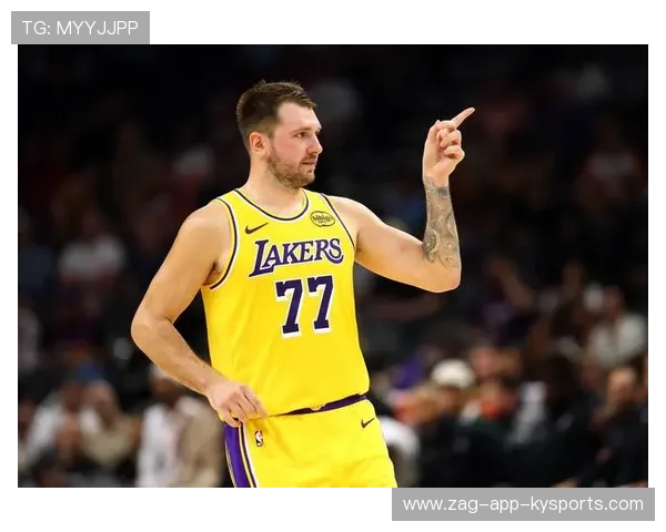 东契奇突破上篮频频撕裂防线，湖人攻防节奏稳健：一场震撼的精彩对决