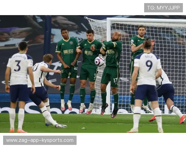 “华金·托比利亚的传球精准度与反应速度，帮助美洲狮队形成强大防线”